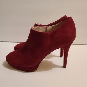 Vince Camuto Red Vive Booties Size 8 1/2M